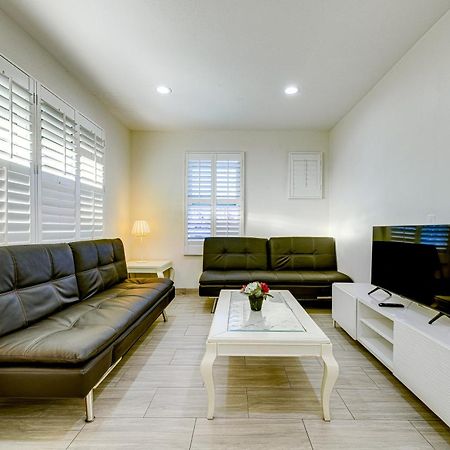 Stylish Modern Home, Ac, Parking & Near Fwys Santa Ana Exterior photo