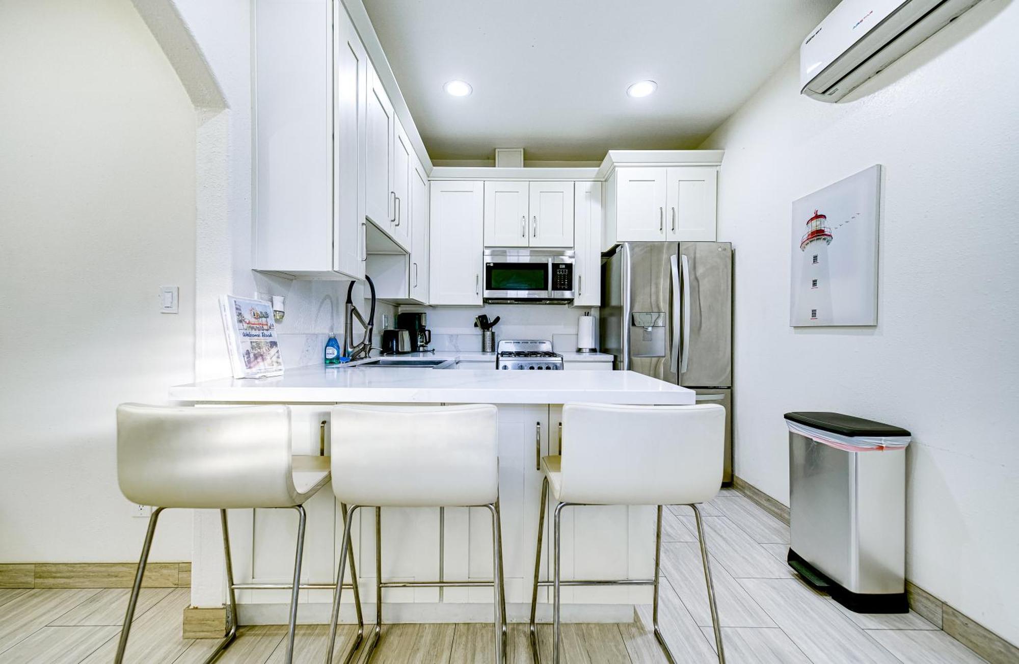 Stylish Modern Home, Ac, Parking & Near Fwys Santa Ana Exterior photo