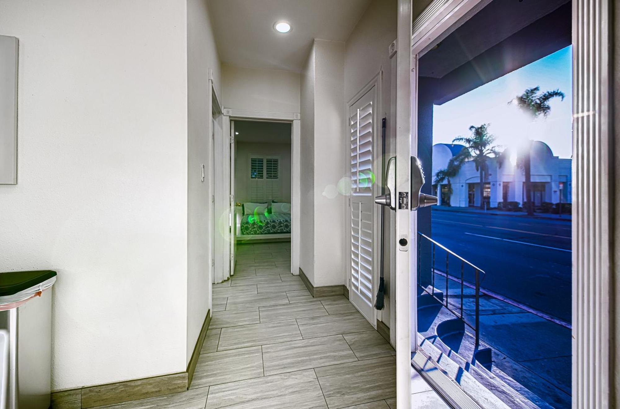 Stylish Modern Home, Ac, Parking & Near Fwys Santa Ana Exterior photo